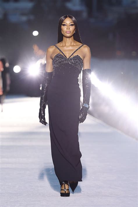 naomi campbell versace marry dress|supermodels at versace's show.